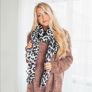 New! Leopard scarf